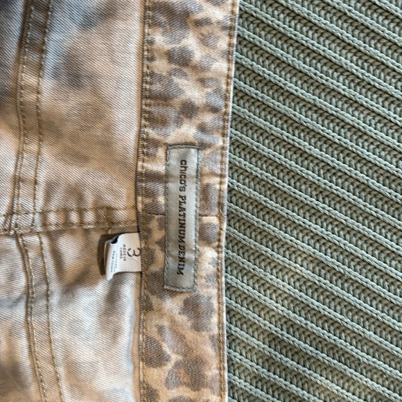 Chico Short/3/4 length Leopard Jeans - Picture 4 of 5